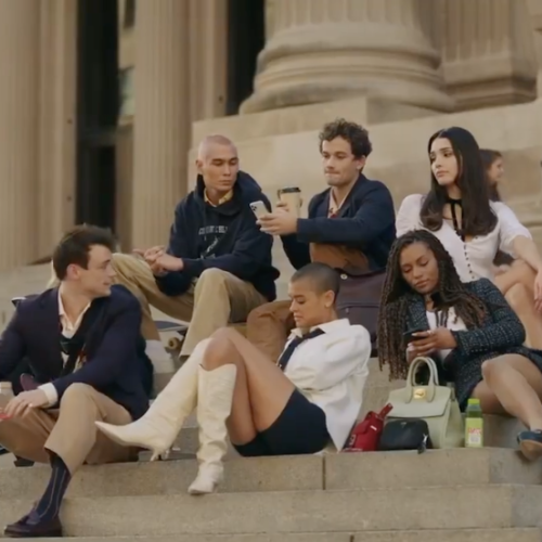Gossip Girl Releases A Teaser & The Iconic Kristen Bell's Voice Is BACK!